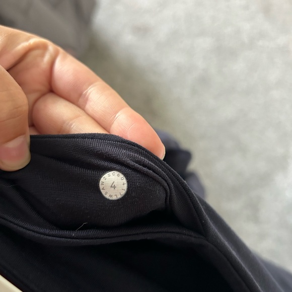 SIZE 4 LULULEMON NAVY LEGGINGS - Picture 3 of 3